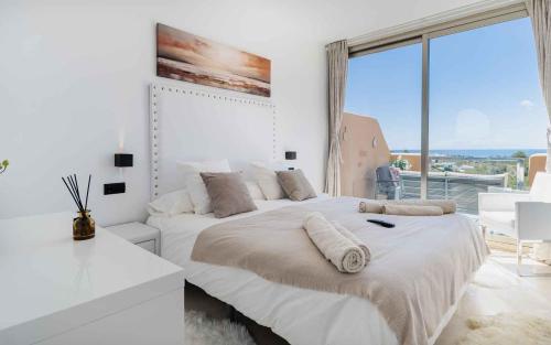 En eller flere senge i et værelse på AL FATTAH Luxury