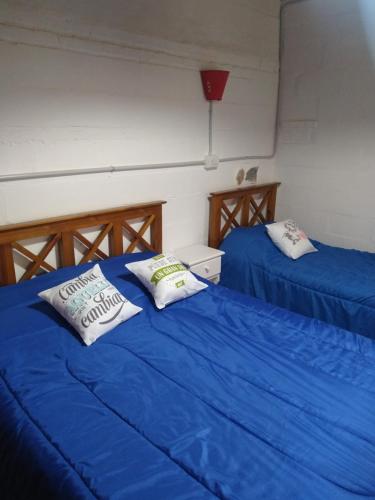 En eller flere senge i et værelse på ALOJAMIENTO SERRANO