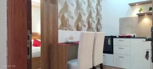 Kuchyň nebo kuchyňský kout v ubytování Sree Nandhanam apartment's