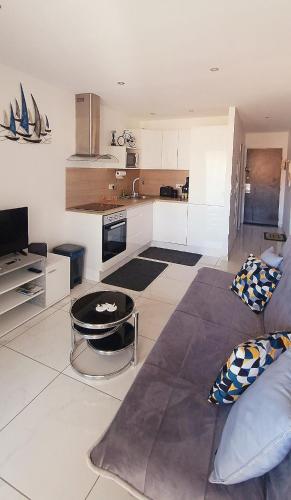 2 pièces avec terrasse -Calme-Sans vis à vis-garage-centre de Cannes