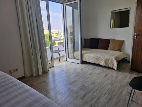 Ένα ή περισσότερα κρεβάτια σε δωμάτιο στο DownTown Living By 'Flats Nicosia'