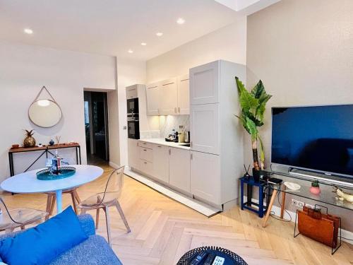 Old Town Vibes - 5min to Sea - AC & Breakfast