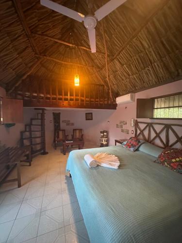 Postel nebo postele na pokoji v ubytování The Pickled Onion B&B and Restaurant Uxmal