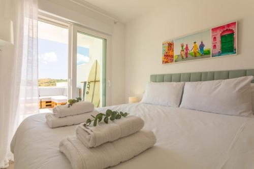Apartamento con terraza, piscina y parking