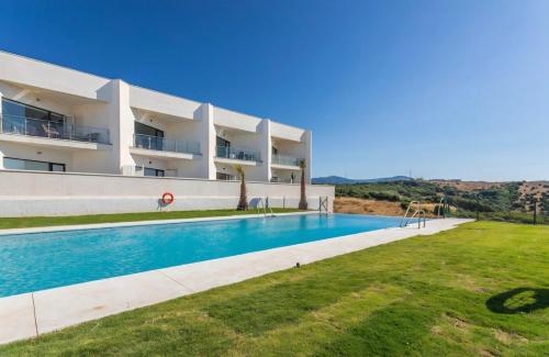 Apartamento con terraza, piscina y parking