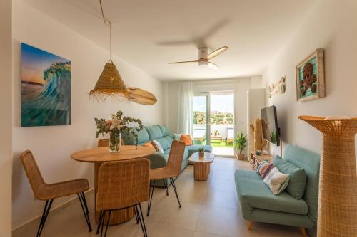 Apartamento con terraza, piscina y parking