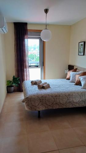 a bedroom with a bed with two towels on it at ANIMAR piso en ALGAIDA Oropesa in Oropesa del Mar