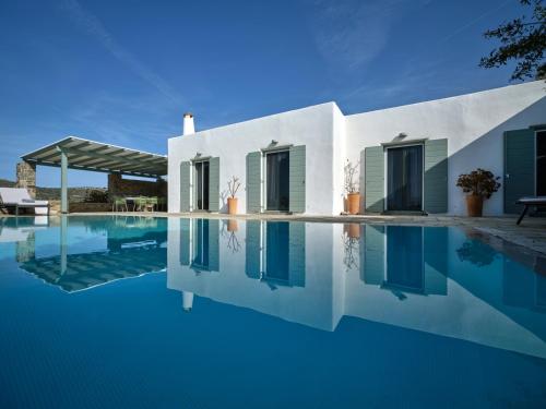 Villa Joy with private pool, close to Naoussa