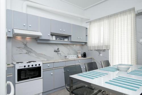 AthensHomes Spacious Comfort Metro apt 3Br 2Ba