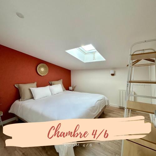 a bedroom with a bed and a skylight at Villa Ambre piscine et boules aux portes de Lyon in Bully
