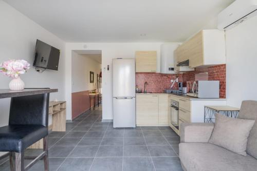 Η κουζίνα ή μικρή κουζίνα στο Résidence Les Goudes, appartements accés direct à la plage, vue mer