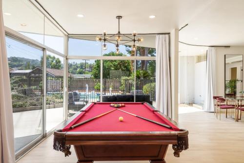 Τραπέζι μπιλιάρδου στο Modern pool home 13 mi from Disney sleeps 12