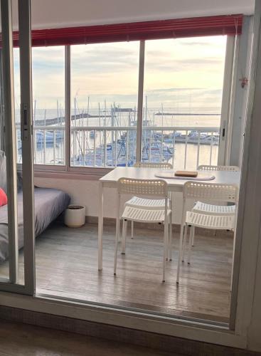 Photo de la galerie de l'établissement Un balcon sur la mer, au Cap d'Agde