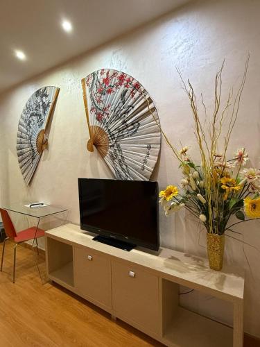 TV a/nebo společenská místnost v ubytování Via Palazzo Sanremo
