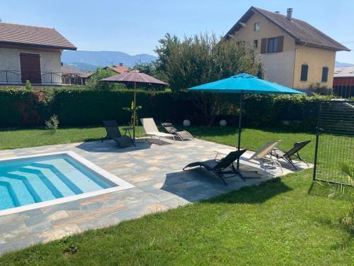 Πισίνα στο ή κοντά στο VILLA DES JASMINS - APPARTEMENT AVEC PISCINE PRIVEE- Entrelacs