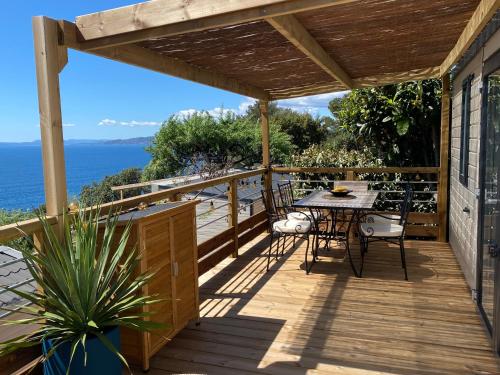 Mobil-home Premium Côte d'Azur Camping 4 étoiles Saint-Raphaël Piscines Climatisation Vue mer et Parking
