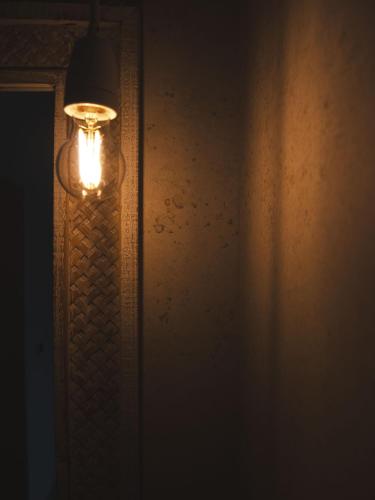 a light hanging on a wall in a room at Agriturismo Camponovo in Brisighella