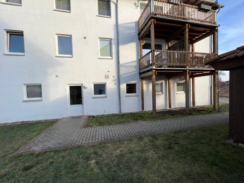 an apartment building with two balconies and a patio at VW WERK Wolfsburg Wohnung 4 Betten ein Preis in Oebisfelde