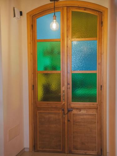 a wooden door with a stained glass window at Agriturismo Camponovo in Brisighella