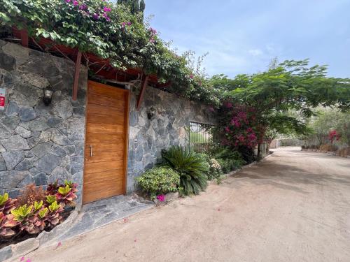 Taman di luar Casa Shanti