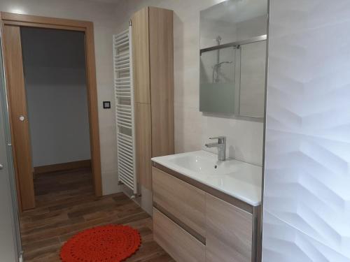 Bilik mandi di Galtzu apartamentu