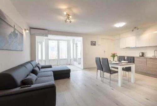 Apartments with parking space Umag - 24205