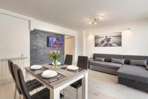 Apartments with parking space Umag - 24205