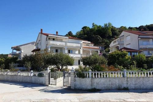 Apartments and rooms by the sea Palit, Rab - 24303