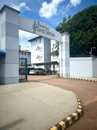 a white building with a sign that reads horn joint at APT Davisis 11 Tom Jobim - Px Praça Girassóis, Av JK e Detran in Palmas