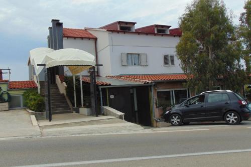 Apartments and rooms with a swimming pool Hvar - 24309