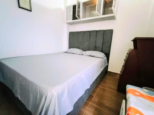 Katil atau katil-katil dalam bilik di APARTAMENTO RODADERO BAHIA In