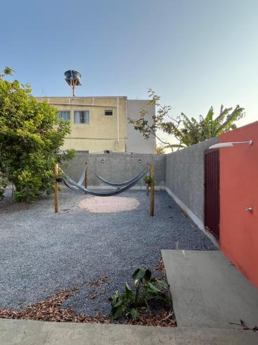 a backyard with a hammock and a fence at Mokambo da Serra in Alto Paraíso de Goiás