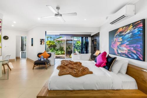 a bedroom with a large bed with a large painting on the wall at Belle Escapes Chillandos in Smithfield