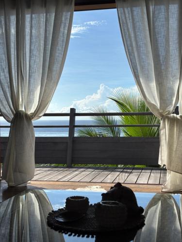 a room with a window with a view of the ocean at Le Fare Tianee, Résidence Légends, BEST VIEW in Moorea