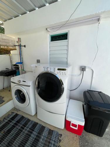 a washer and dryer sitting in a garage at New ! Casa de Campo del Río Planta in Arecibo