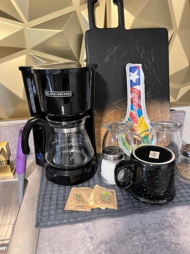 a coffee maker sitting on top of a counter at New ! Casa de Campo del Río Planta in Arecibo