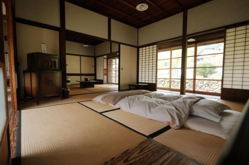 Japan's oldest remaining company housingにあるベッド