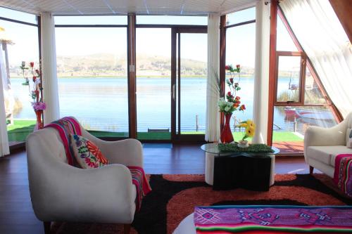 Ruang duduk di Titicaca Aruntawi Lodge Peru