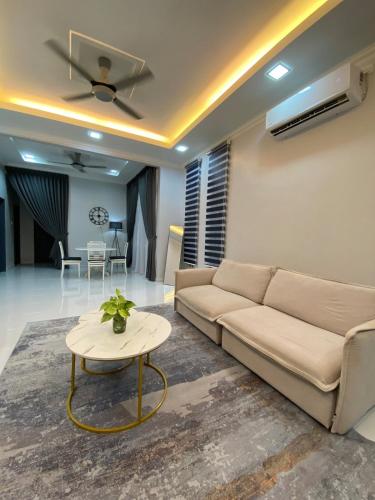 a living room with a couch and a table at Tok Jiring Boutique Homestay in Kuala Terengganu