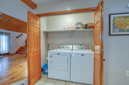 a laundry room with a washer and dryer at Smoky Mountain Getaway in Cosby