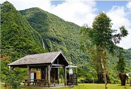 サン・ブノワにあるLa Terrasse des amisの山の中の展望台