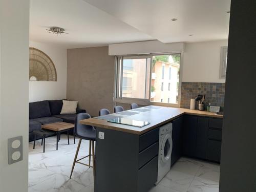 Beau T2 à Hyères avec Parking - FR-1-335-206