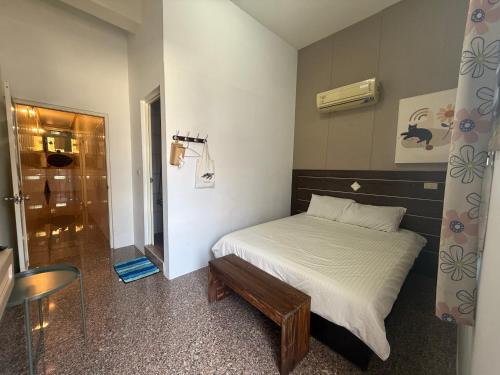 Una cama o camas en una habitación de Danke Hostel