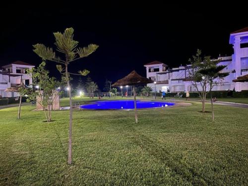 BERALMAR RESIDENCE Privée en terrasse rez-de-jardin pied dans l'eau Chez FAOUZIAの敷地内または近くにあるプール