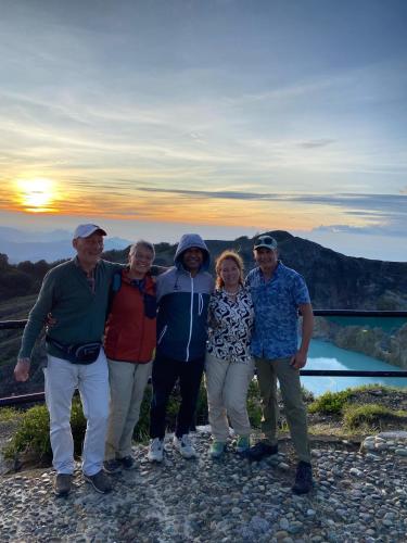 a group of people standing on top of a mountain at FARILA LODGE in Kelimutu