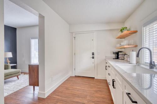 Η κουζίνα ή μικρή κουζίνα στο Stay Portland - Beautiful Brooklyn 1 Bed Apt