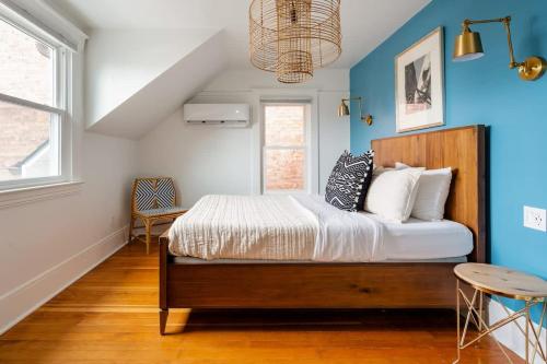 Ένα ή περισσότερα κρεβάτια σε δωμάτιο στο Stay Portland - 7BR 1906 Carl & Margaret Hoeber World's Fair House