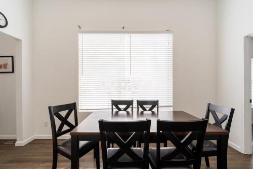 Φωτογραφία από το άλμπουμ του Stay Portland - Spacious 4 bedroom home w two kitchens στο Πόρτλαντ