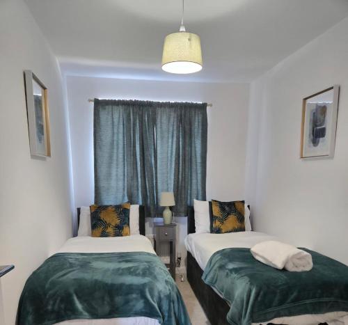 Postel nebo postele na pokoji v ubytování Halton haven Three bed house sleeps 8