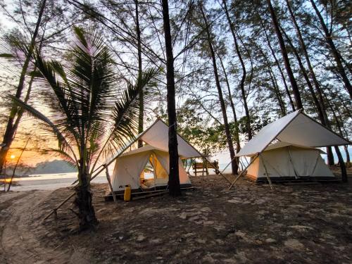 Φωτογραφία από το άλμπουμ του Seafari ECO Beach Camp and cafe food and drinks Ko Phra Thong σε Hin Kong